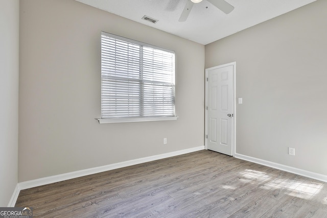 empty room featuring light hardwood / wood-style floors and ceiling fan