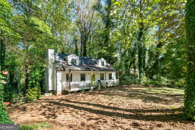 view of front of home with covered porch and a front yard