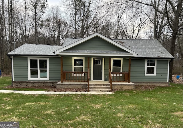 view of front of property featuring covered porch and a front yard