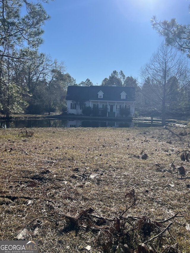 view of yard featuring a water view