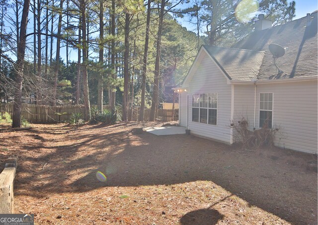 view of yard featuring a patio area