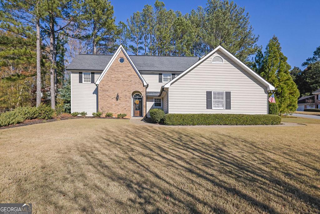 front facade with a front yard