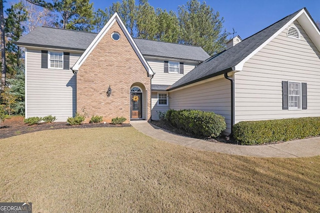 front of property with a front lawn