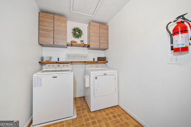 laundry room with cabinets and independent washer and dryer