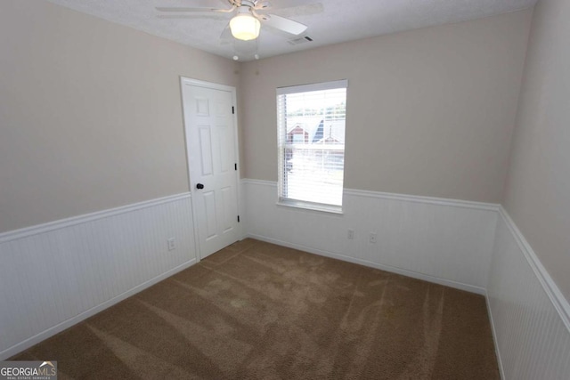 carpeted empty room featuring ceiling fan