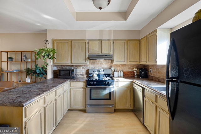 kitchen with tasteful backsplash, kitchen peninsula, light wood-type flooring, appliances with stainless steel finishes, and light brown cabinets