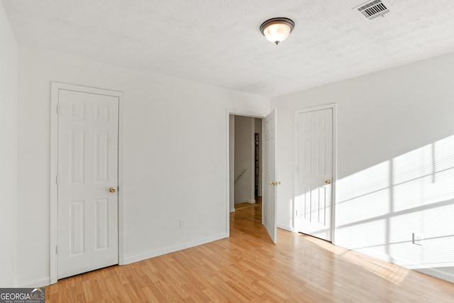 empty room featuring light hardwood / wood-style flooring