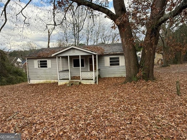 single story home featuring covered porch