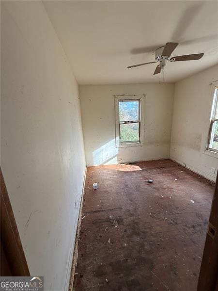 empty room featuring ceiling fan