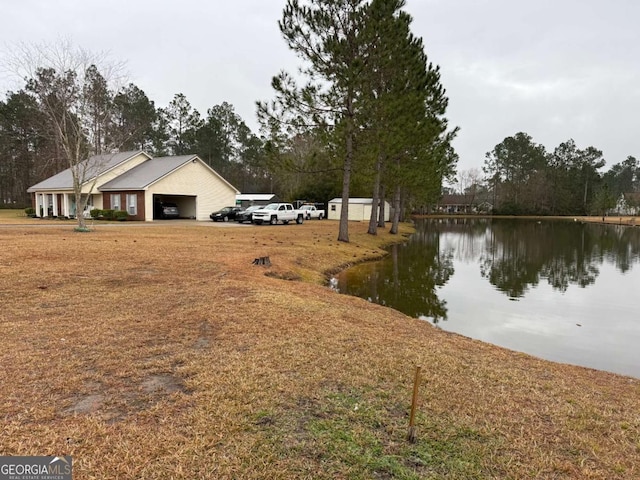 view of yard with a water view