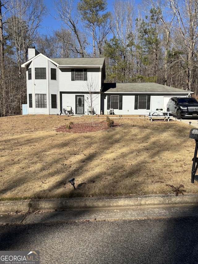 view of front of house featuring a front yard and a carport