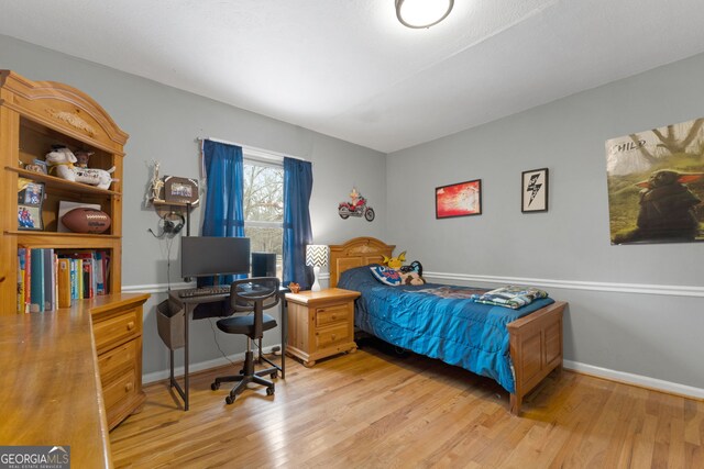 dining area with ornamental molding, light hardwood / wood-style flooring, and built in features