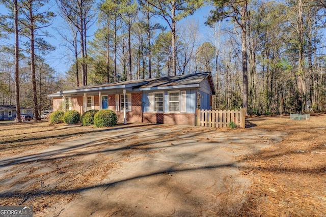 ranch-style home featuring a porch