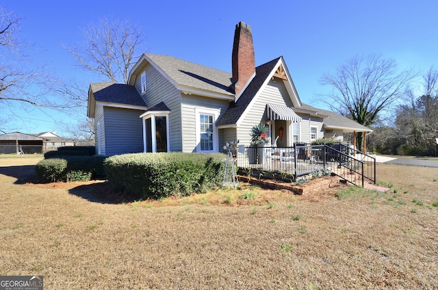 view of front of house featuring a front yard