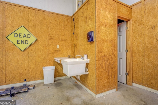 bathroom featuring concrete flooring