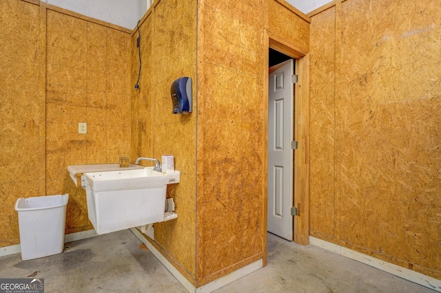 bathroom featuring concrete flooring and sink