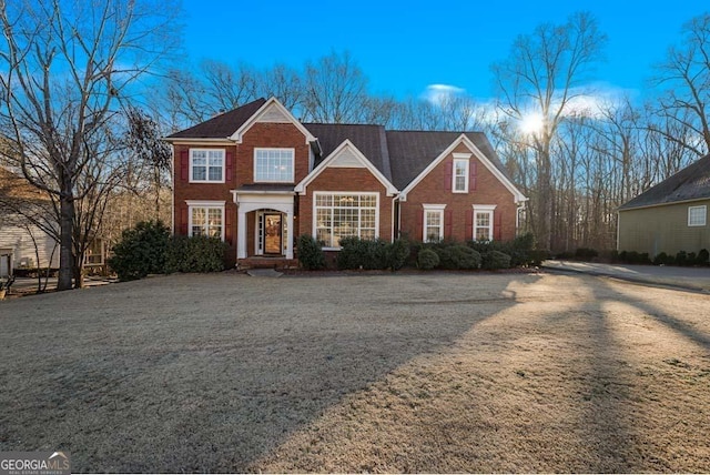 front of property featuring a front lawn