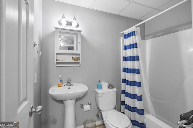 full bathroom with a paneled ceiling, toilet, sink, and shower / bath combo