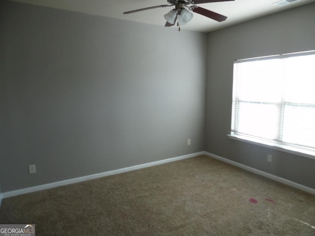 unfurnished room featuring ceiling fan and carpet flooring