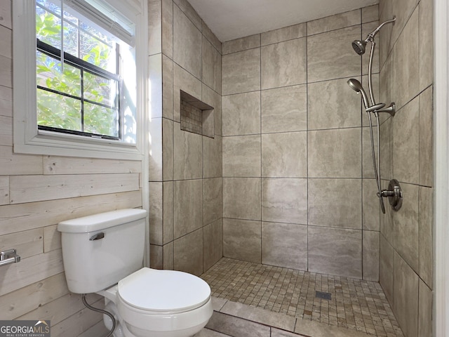 bathroom with toilet and tiled shower