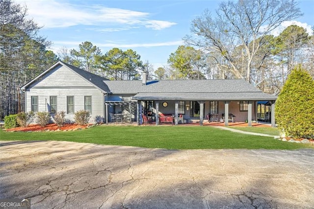 single story home with a porch and a front lawn