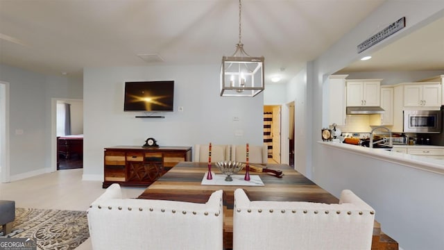 dining space with a notable chandelier