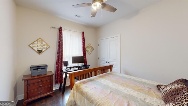 bedroom featuring a closet, dark hardwood / wood-style floors, and ceiling fan