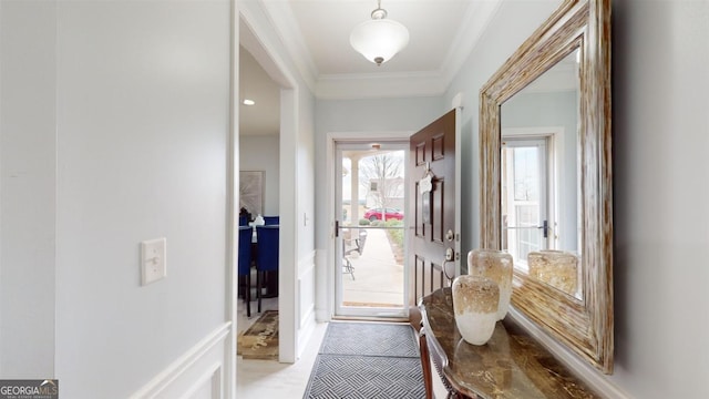 entryway featuring crown molding