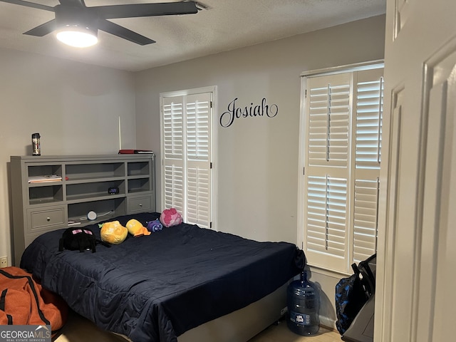 bedroom featuring a textured ceiling and ceiling fan