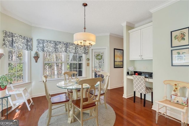 dining area featuring ornamental molding, dark hardwood / wood-style flooring, and a notable chandelier