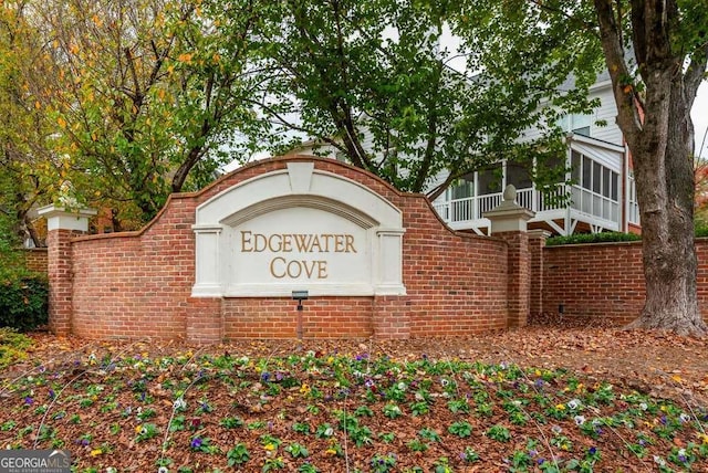 view of community / neighborhood sign