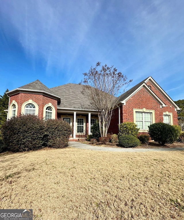 view of front of property with a front yard