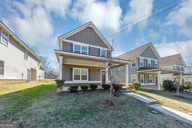 view of front of property featuring a front yard and a porch