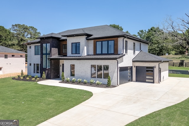 view of front of property featuring a front yard and a garage