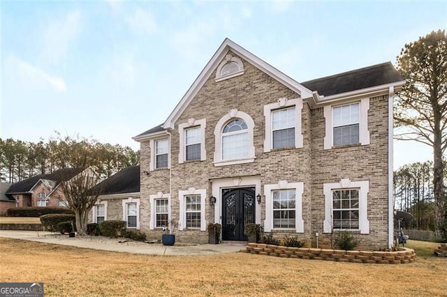 view of front of house featuring a front lawn