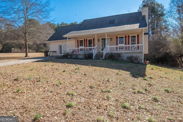 ranch-style home with a front yard and covered porch