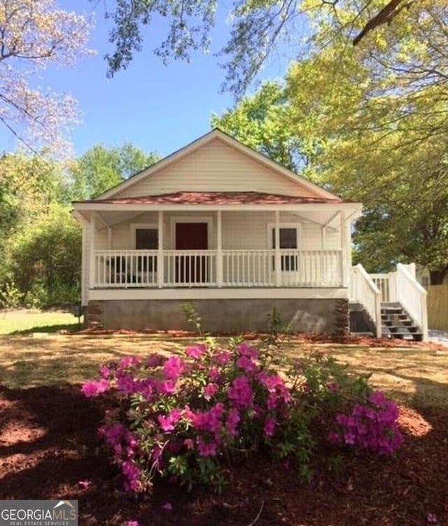 bungalow featuring a porch