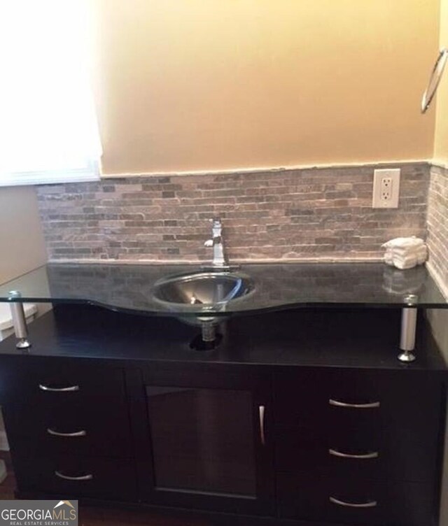 bathroom featuring sink