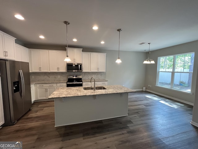 143 Madeira Dr, Brunswick, GA 31523 - kitchen featuring stainless steel appliances, a sink, decorative backsplash, baseboards, and recessed lighting
