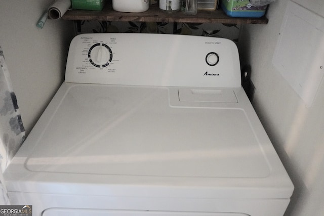 laundry room with washer / dryer