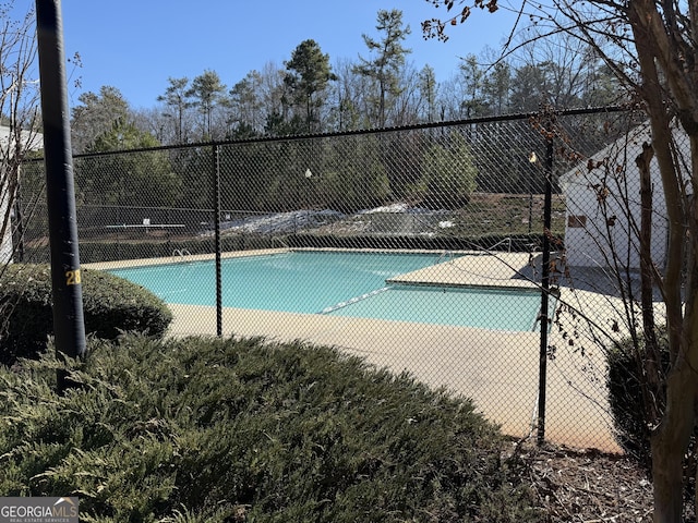 view of swimming pool