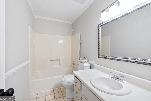 spare room with ceiling fan, wood-type flooring, and ornamental molding