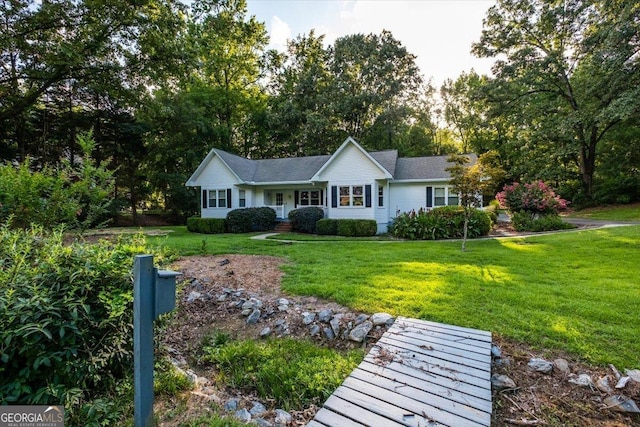 single story home featuring a front yard