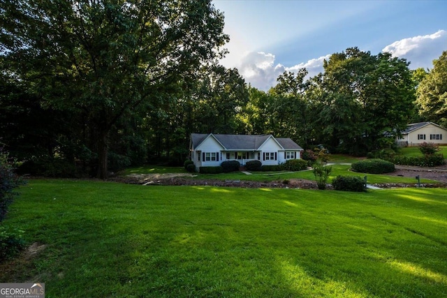 view of front of house featuring a front yard