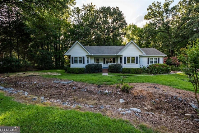 ranch-style house featuring a front yard