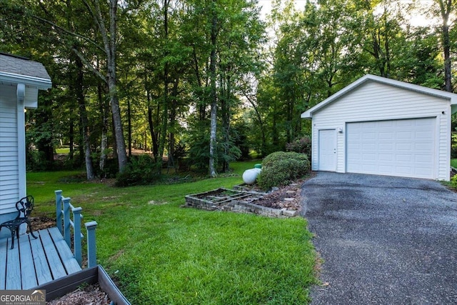 view of yard with a garage and an outdoor structure