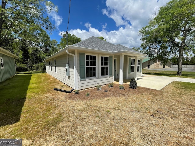 410 Hardy Ave SW, Rome, GA 30161 - view of front facade featuring a front lawn and a shingled roof