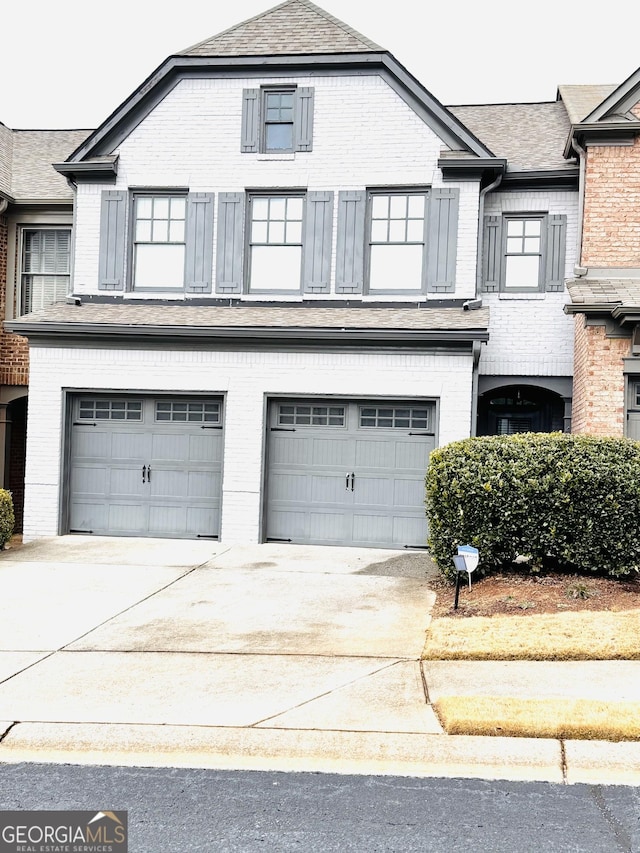 view of front facade with a garage