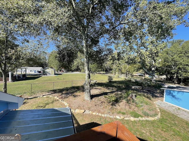 view of yard featuring a swimming pool