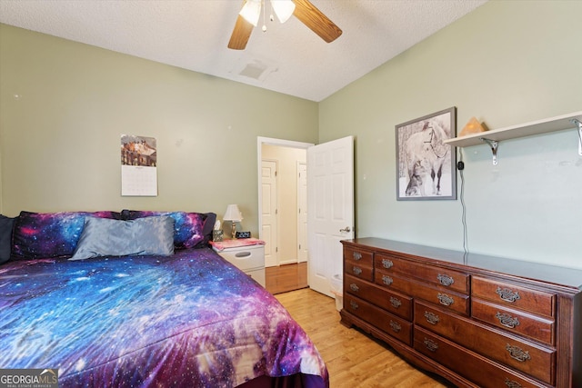 bedroom featuring ceiling fan, a textured ceiling, and light hardwood / wood-style flooring